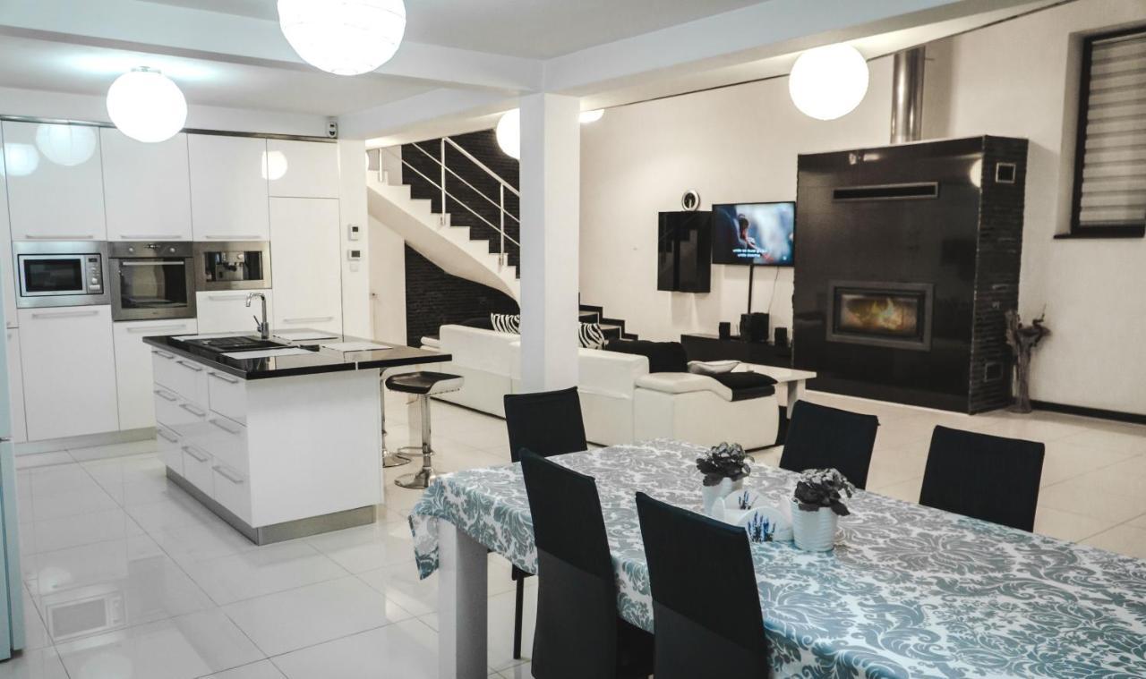 Vila Carolina Apulum Villa Alba Iulia Esterno foto